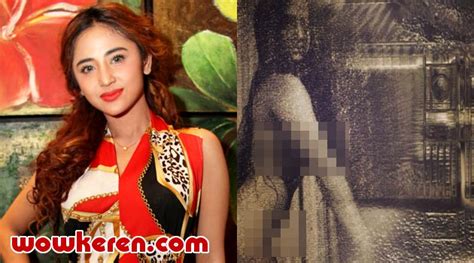 artis hot bugil|9 Adegan Panas Dewi Perssik, Telanjang hingga Hubungan Seks。